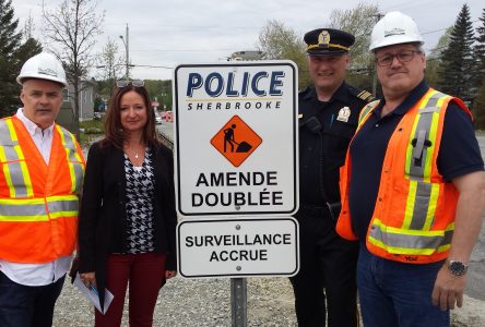 Sherbrooke police present new signs warning drivers to slow down