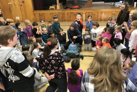 North Hatley students learn about perseverance from a visiting globetrotter