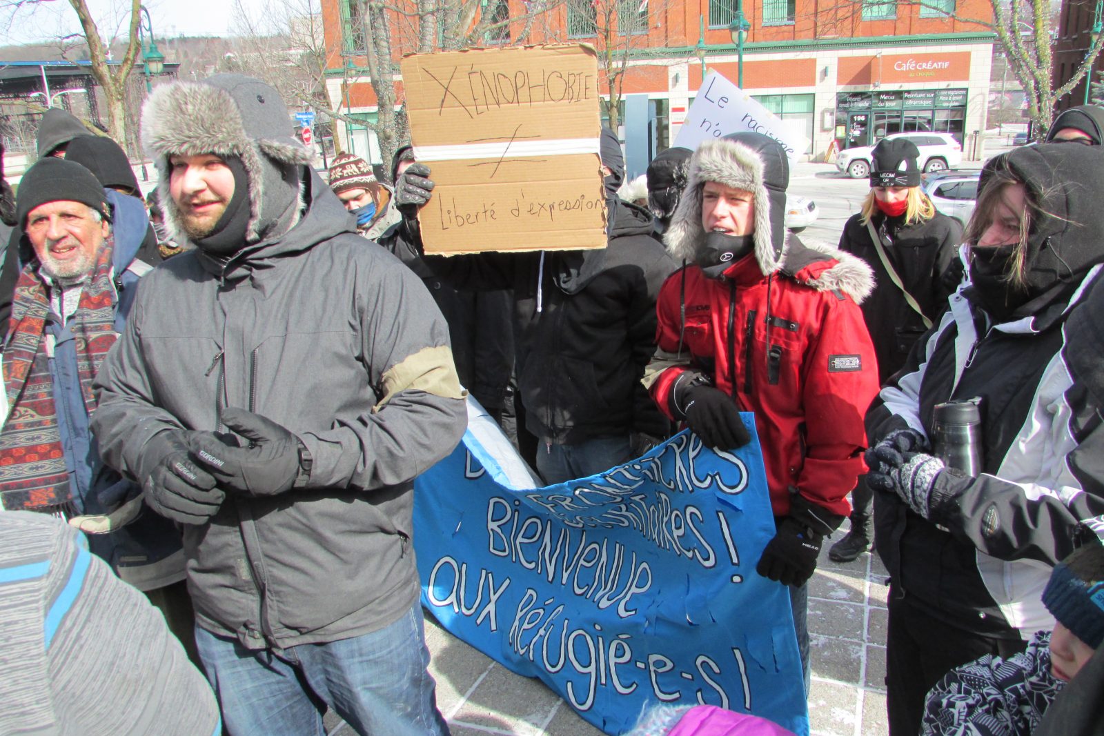 This is how protesters face  off in Sherbrooke