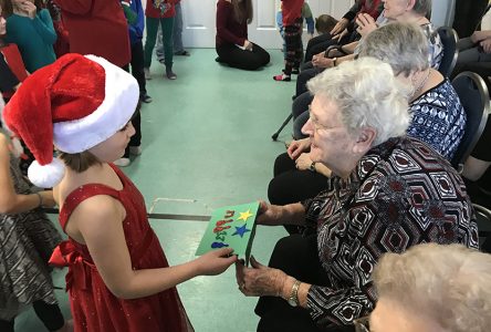Lennoxville Elementary students wish local seniors a merry Christmas