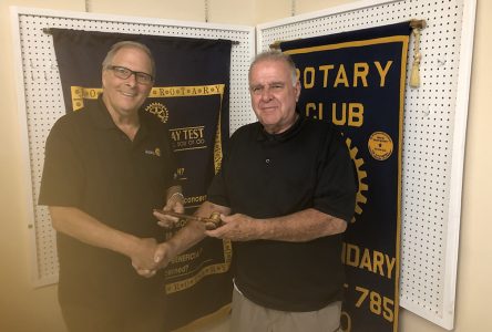 Boundary Rotary Club changes presidents, hands out scholarship