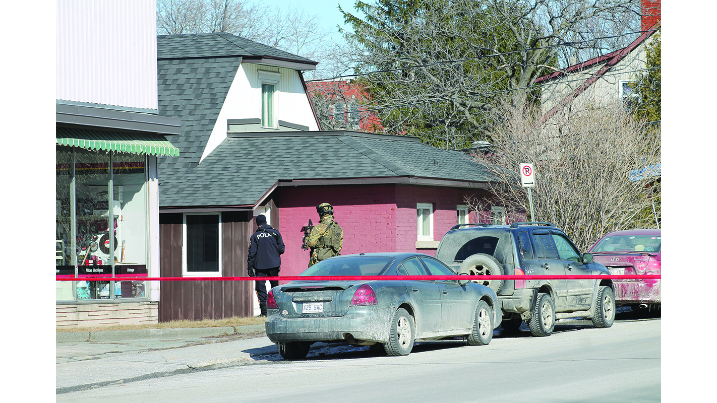 Sherbrooke man barricaded in his home surrenders peacefully after more than five hours