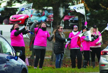Daycare workers continue  strike action
