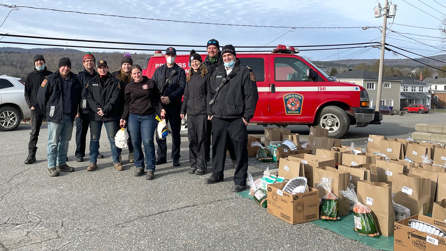 CABMN Partage/Share food bank distributes annual Christmas baskets