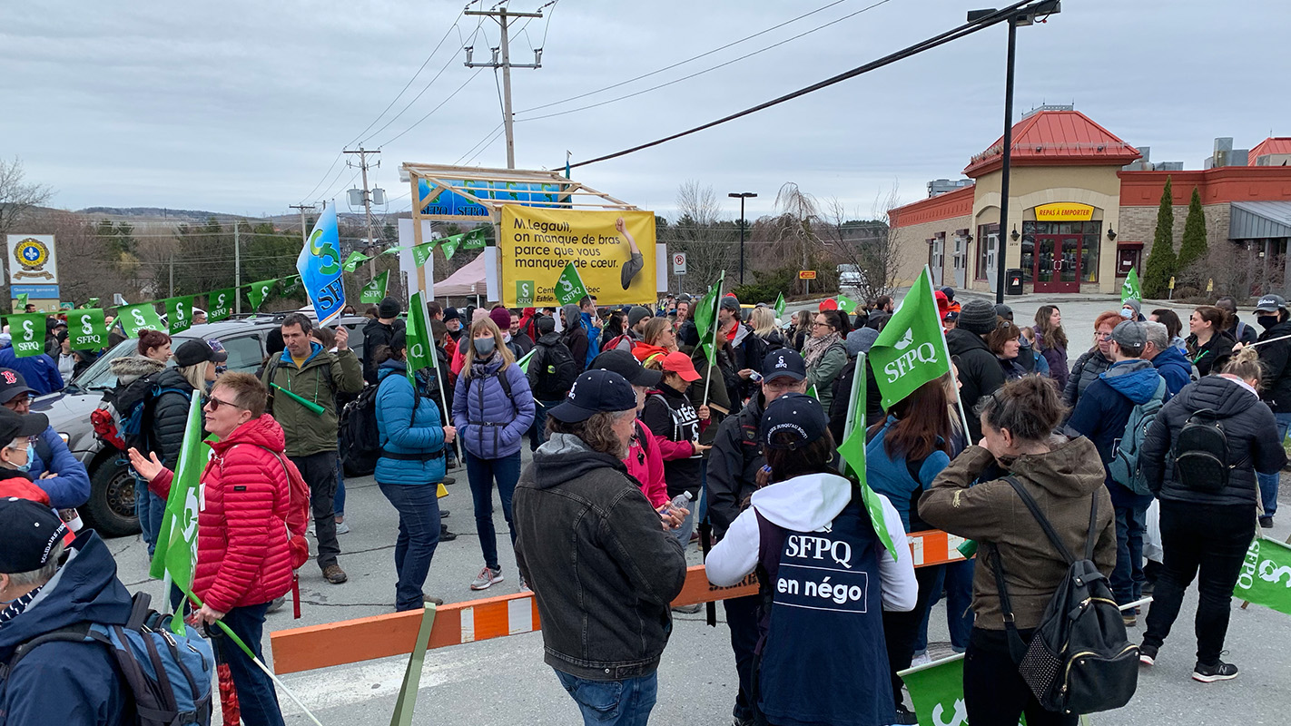 Public sector workers hit the streets in Sherbrooke