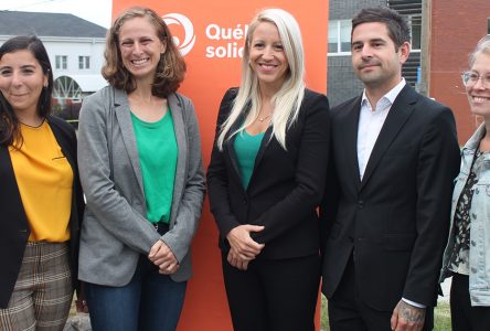 Quebec solidaire candidates gather to talk healthcare access