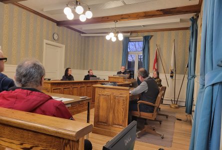 Lennoxville Borough Council passes bilingual status resolution