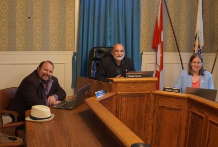 Draft of new dwelling bylaws discussed before regular Lennoxville borough council meeting 
