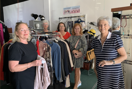 Aube-Lumière fall thrift shop back in business